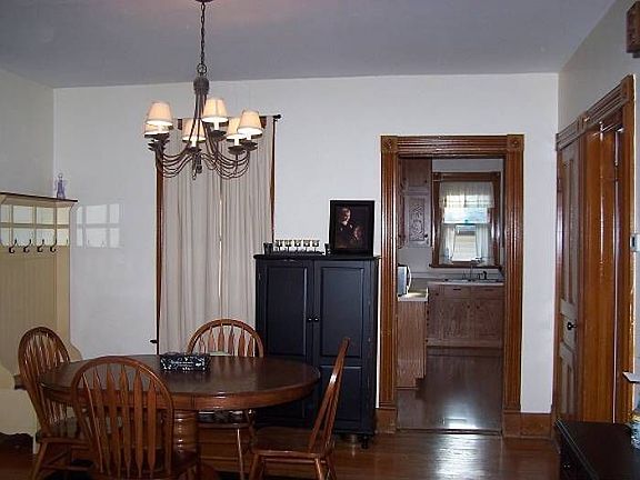 Dining to Kitchen