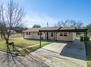 911 S Avenue M, Clifton, TX 76634