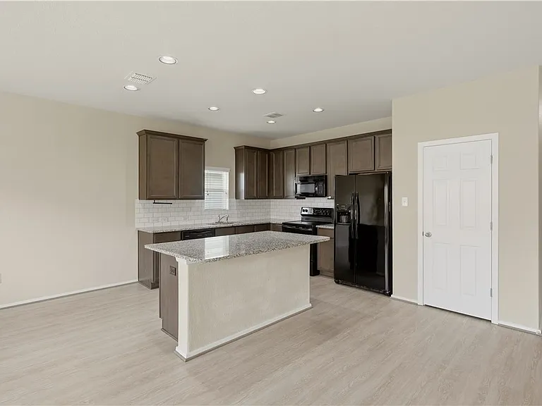 140 Fabarm Ln — Photo 8
