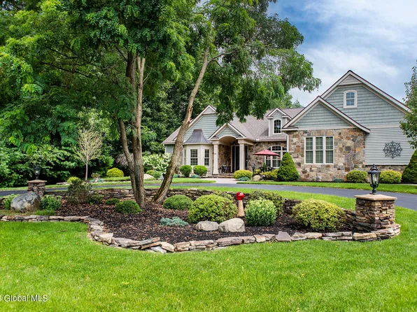 22 Foxhound Run, Saratoga Springs, NY 12866