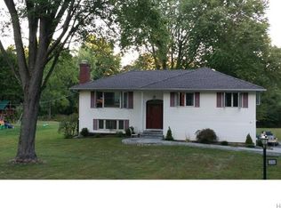 370 Westlake Dr, Valhalla, NY 10595