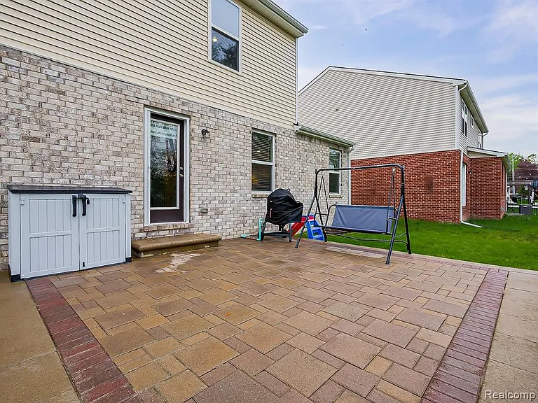 8640 Quincy Dr — Photo 34