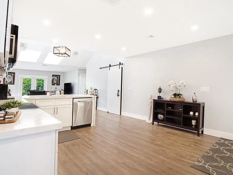 10048 SW 16th St — Photo 6
