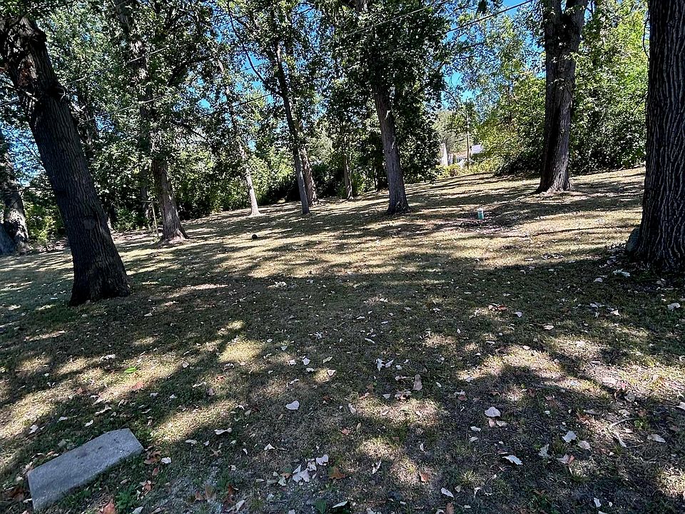 2nd image of 5001 Plaza Dr