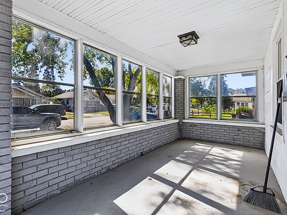 5th image of 3770 Creston Dr