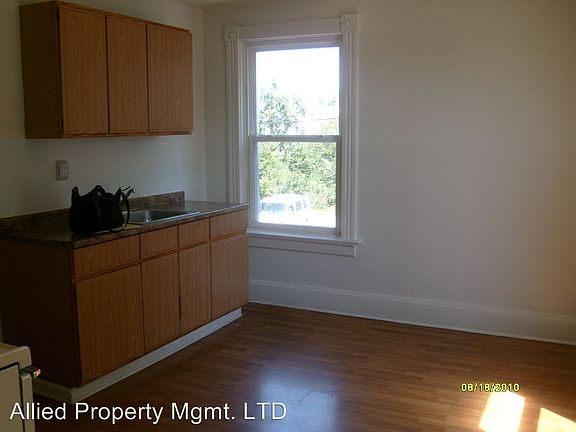 5th image of 752 East Ave #2