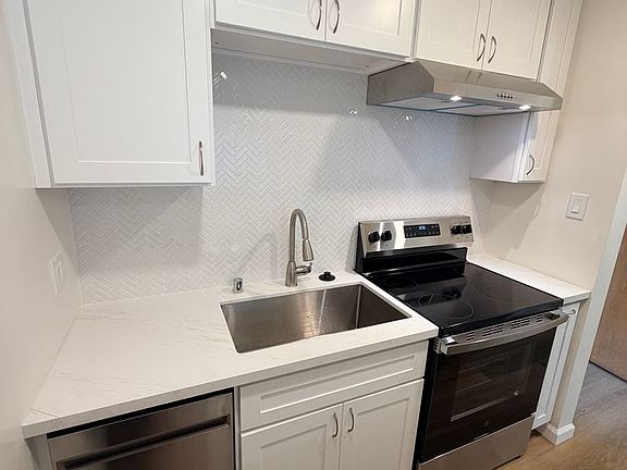 5th image of 1120 Douglas Ave APT 3