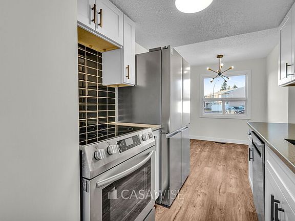 2nd image of 8 Lakewood Vlg NW