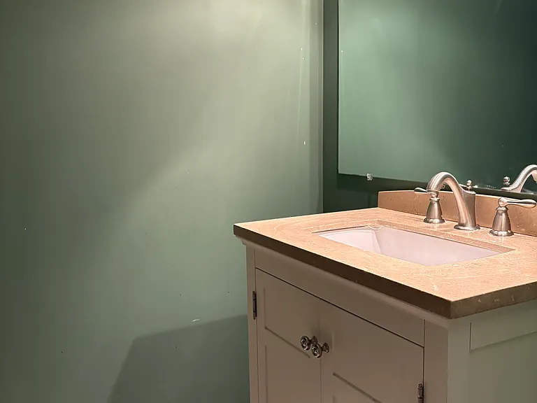 Basement 1/2 bath