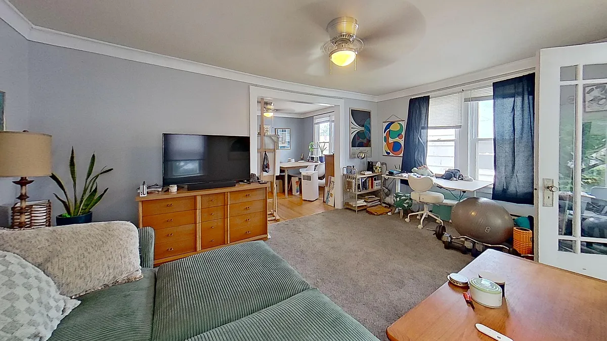 Building Photo - 736 Melville St #2