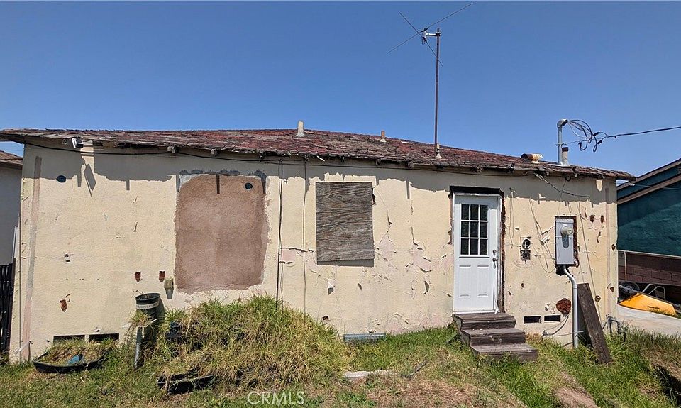 2nd image of 1334 W School St