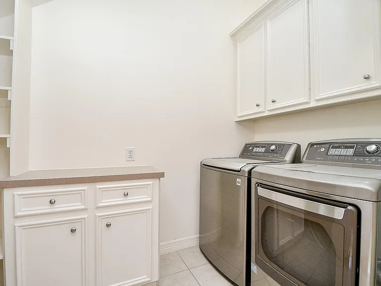 718 Roy St — Photo 16