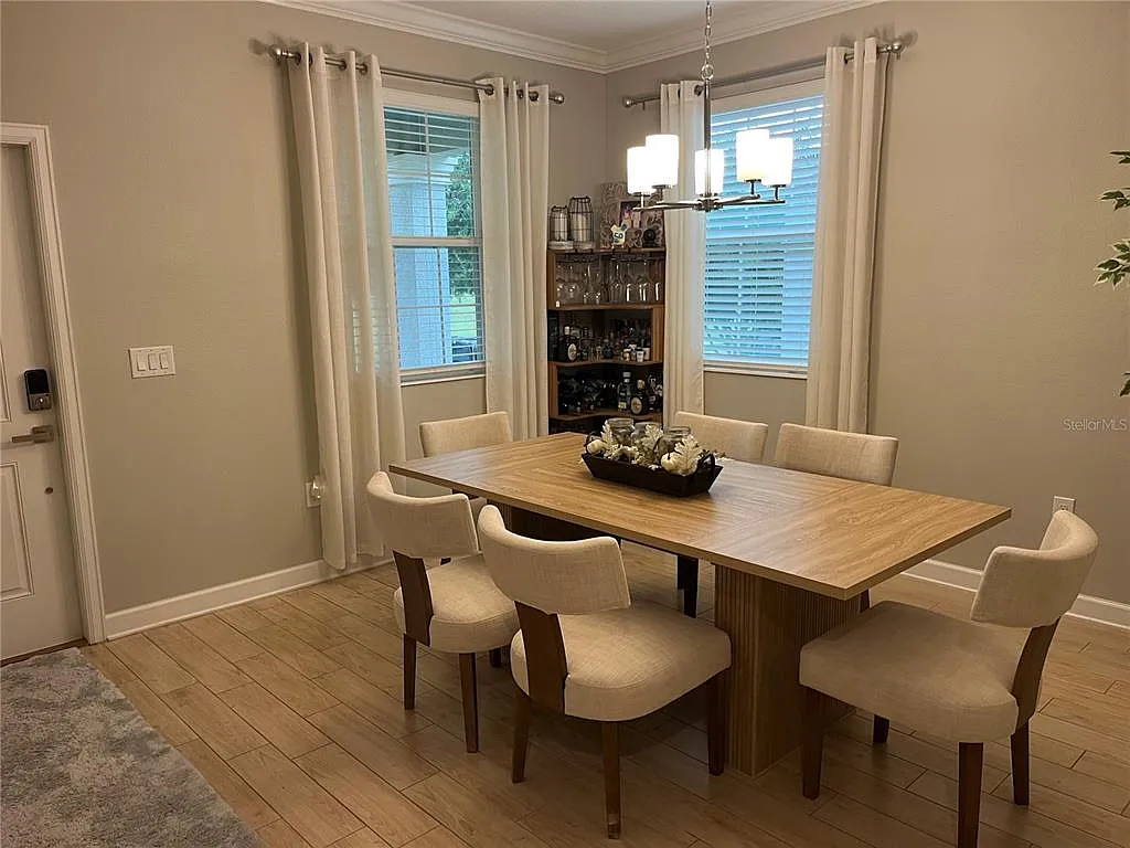 3 bed, 3.0 bath, 1717 sqft, $3,000 — Photo 2