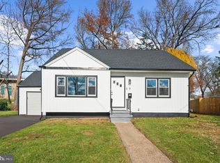 17 Ranchwood Dr, Ewing, NJ 08618