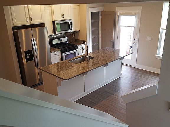3rd image of 209 Keaton Ct
