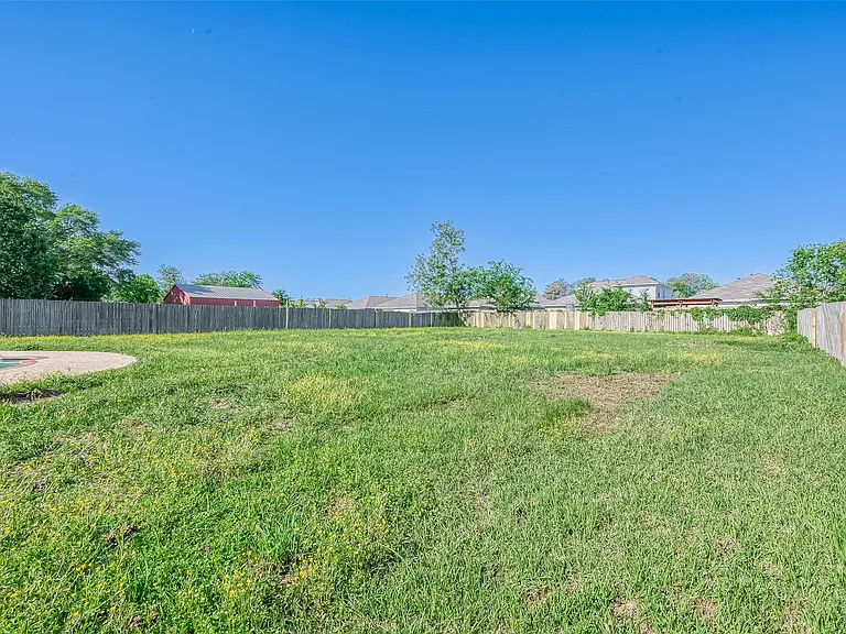 1189 Lovett St — Photo 42