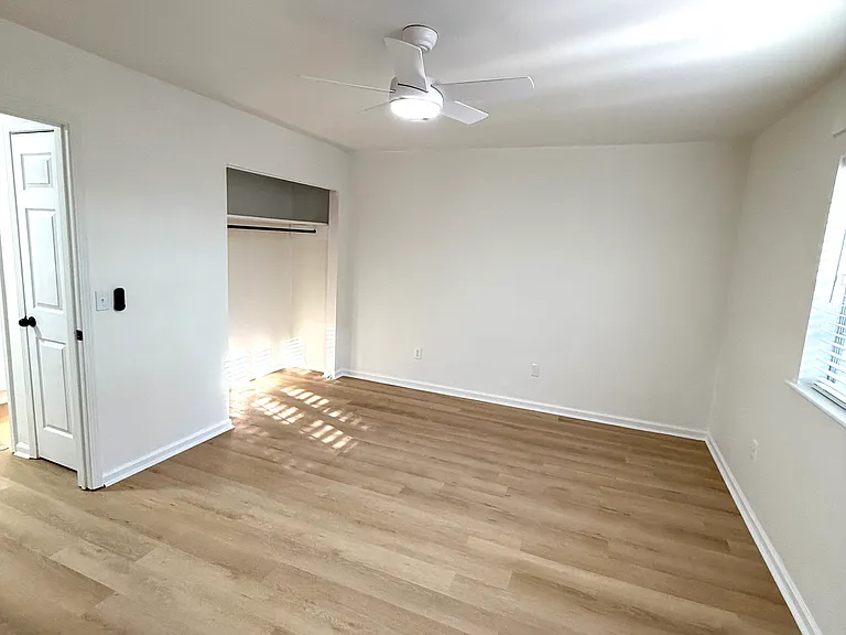 125 Country Town Ct — Photo 3