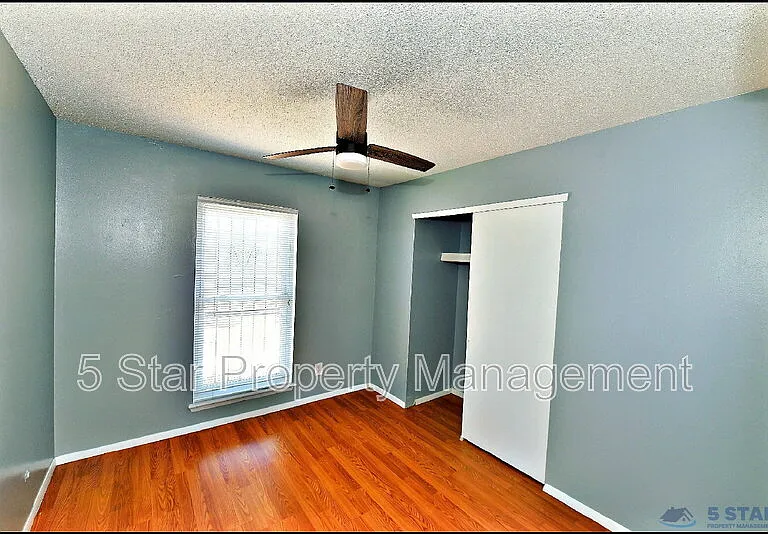 10117 Mercedes St — Photo 35