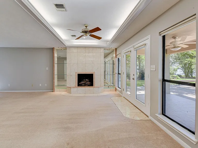 10045 Valley Dr S — Photo 11