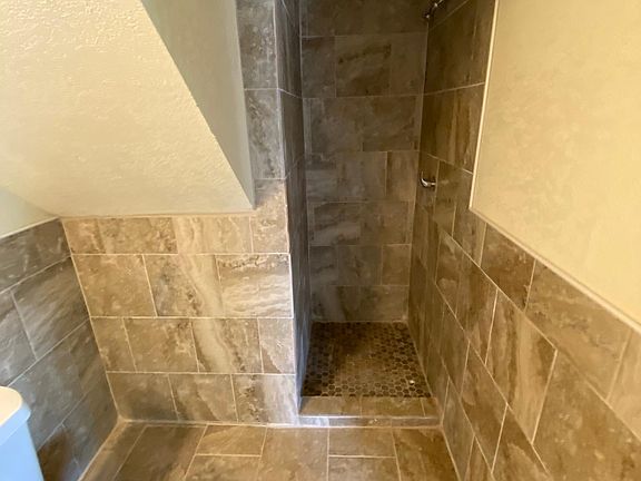 2nd image of 826 Schley Ave #1