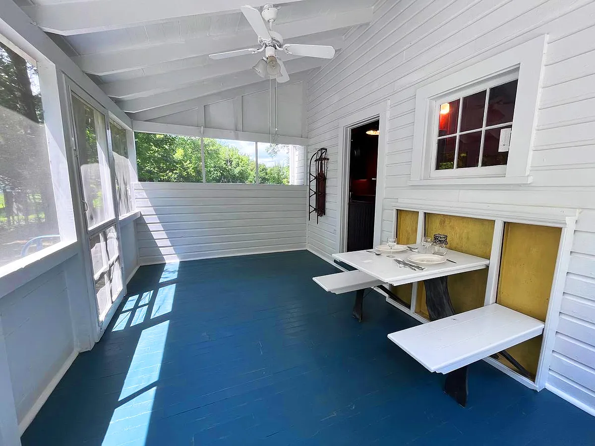 Building Photo - 5800 Fenwick Rd