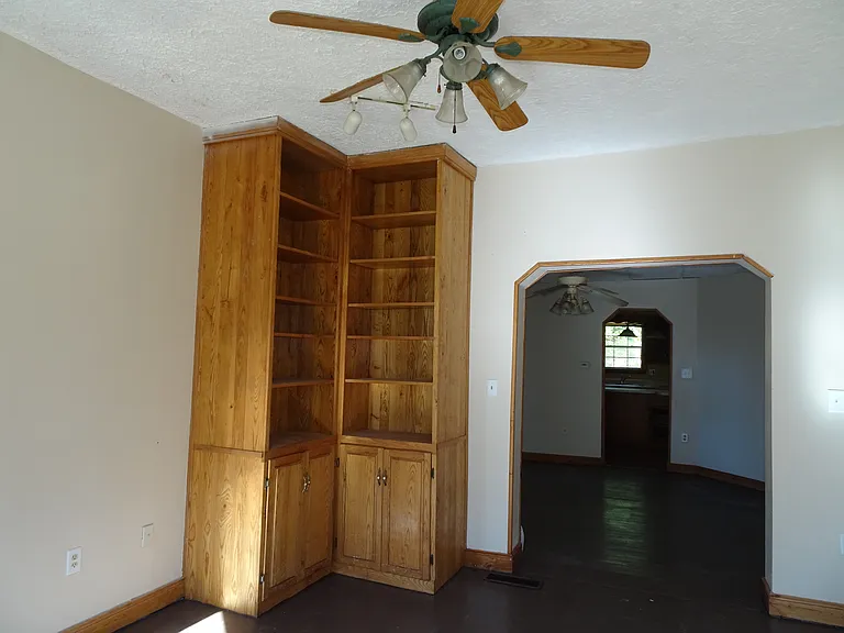 108 Center St — Photo 10