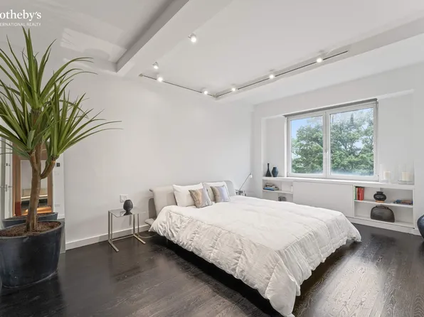 930 5th Avenue image 7 of 14