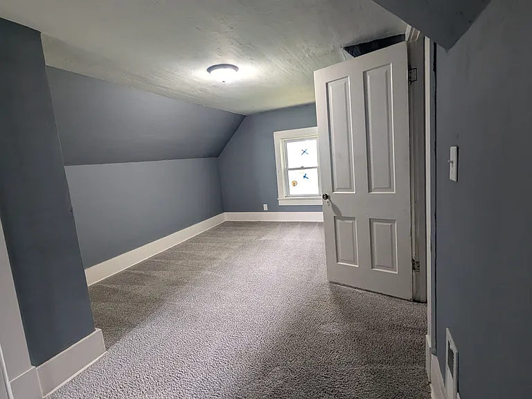 423 E Washington St — Photo 14