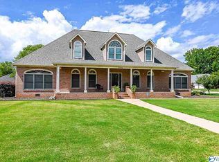 2302 Cumberland Ct SW, Decatur, AL 35603