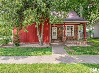 209 W Madison St, Athens, IL 62613
