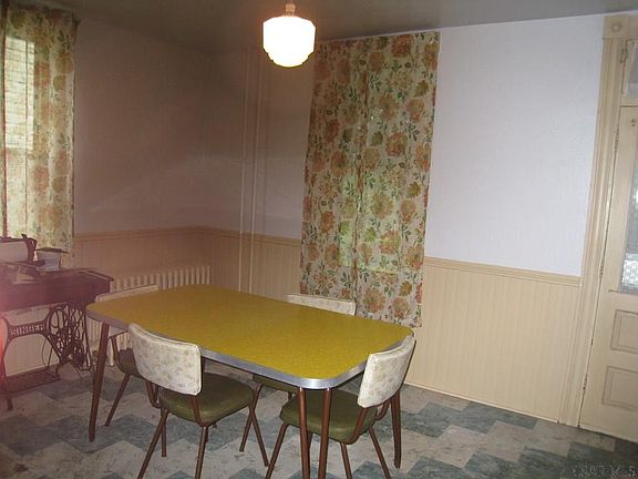 5th image of 163 Blaine St