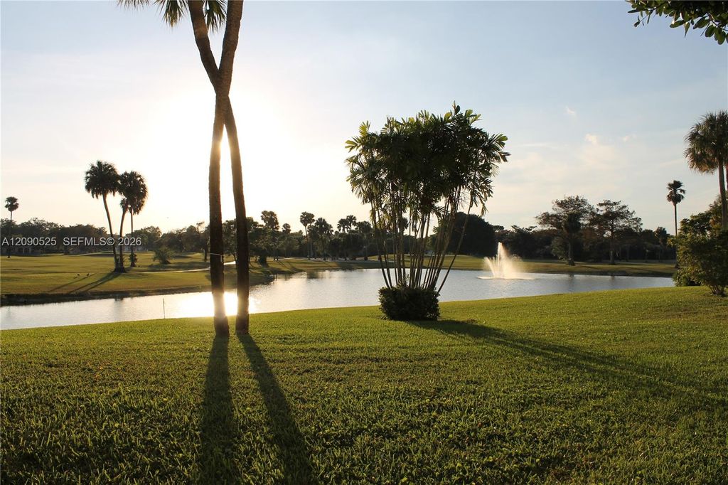 3980 Oaks Clubhouse Dr APT 110, photo 6