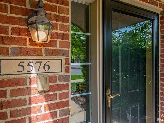 3rd image of 5576 Hampshire Ln