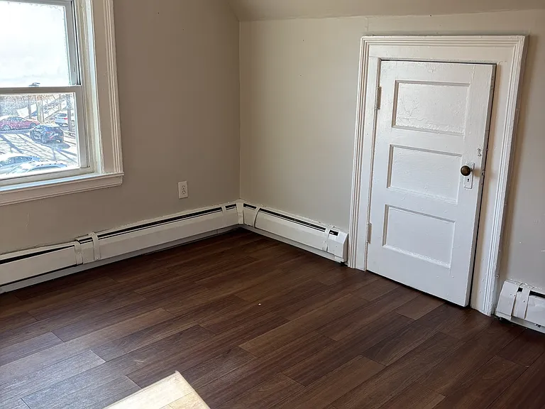 165 Grove St — Photo 3