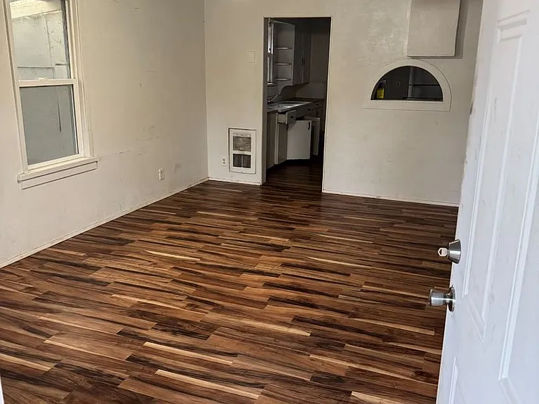 444 N Elm St — Photo 5