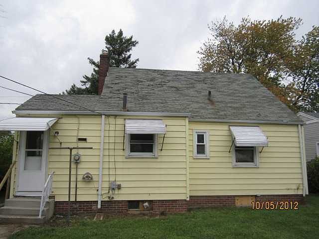 2nd image of 354 E Manhattan Blvd