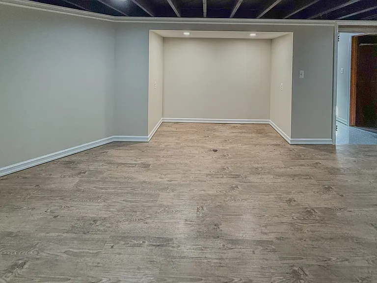 2710 Pendleton Dr — Photo 9