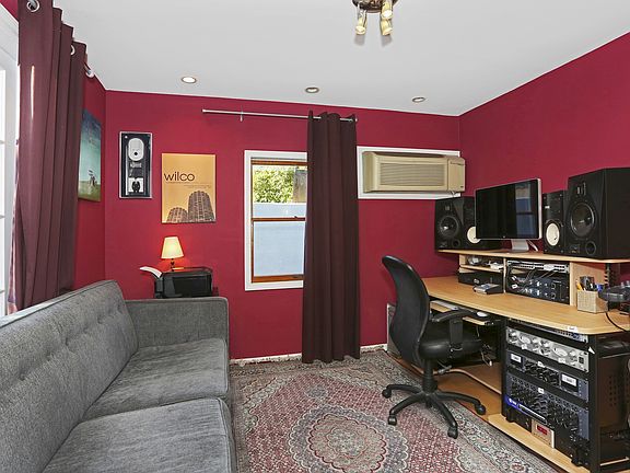 2nd image of 3211 Hollydale Dr