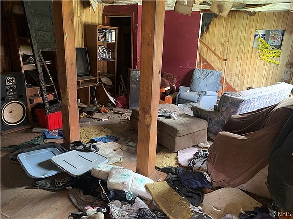 3rd image of 610 Rochester St