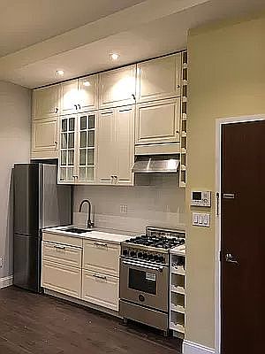 2nd image of 42 1/2 Saint Marks Pl #1
