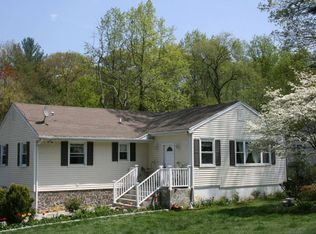 7 Ledgewood Dr, Norwalk, CT 06850