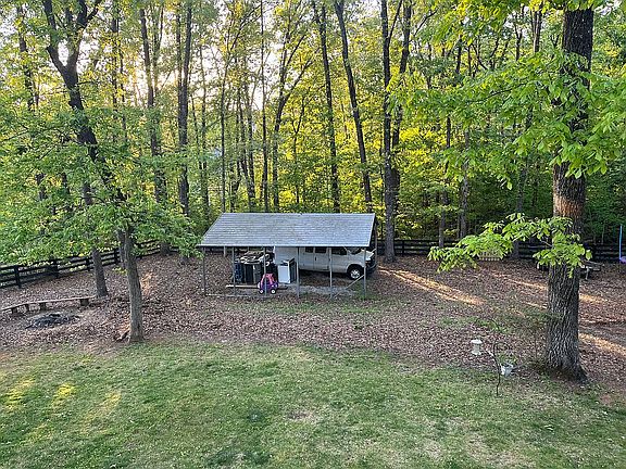 4th image of 1218 Roundtop Rd
