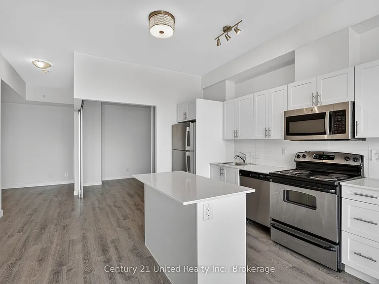 100 Bond St E #422 — Photo 5