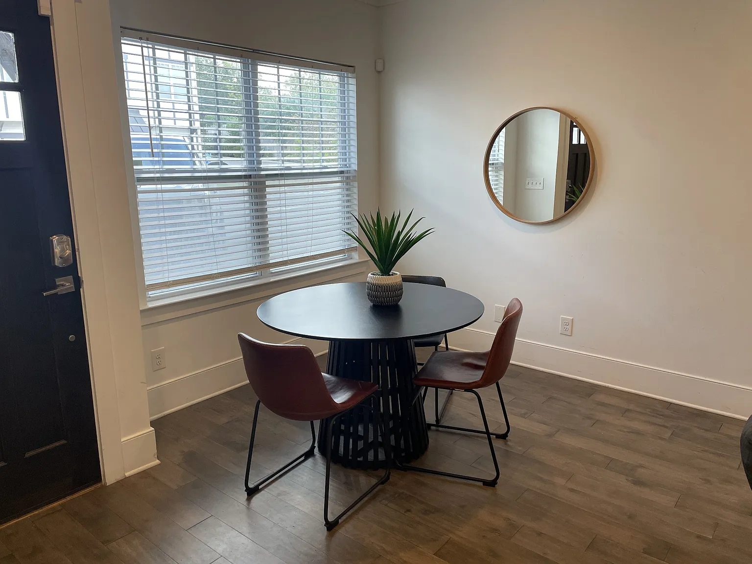 3 bed, 4.0 bath, 2171 sqft, $3,700 — Photo 2