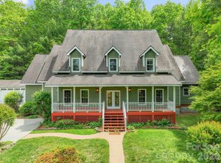287 Shady Creek Ln, Hendersonville, NC 28739