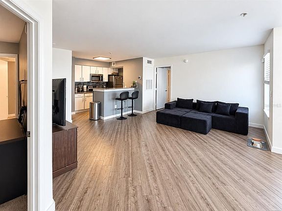 4th image of 2203 KEY WEST COURT #422