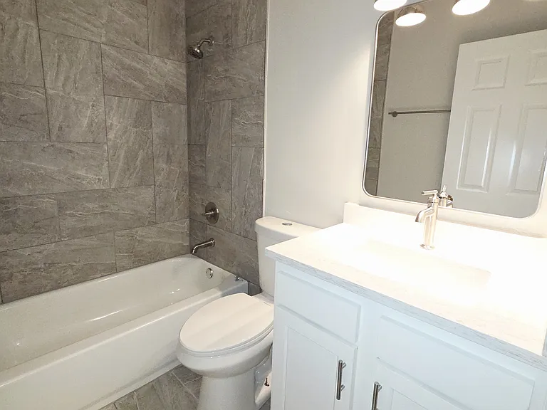 2nd Floor Full Bathroom