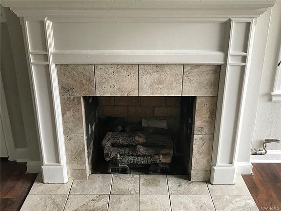 4th image of 136 W Wareingwood Dr