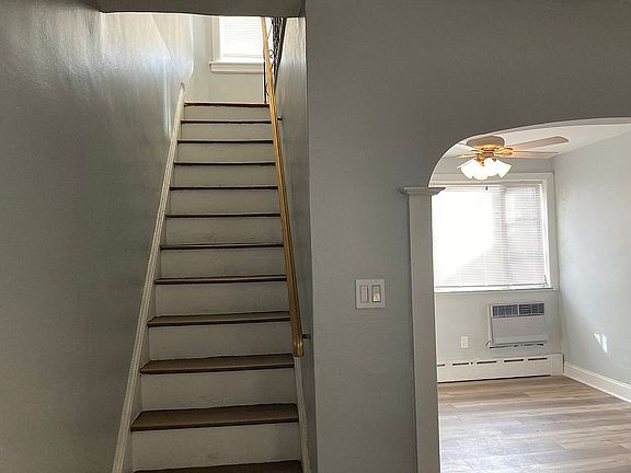 5th image of 2211 S Beechwood St #2211