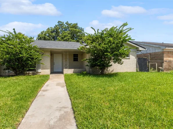 7 Richards Cts, La Marque, TX 77568